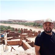 Graduado en Geología y el máster de educación imparte clases a alumnos/as de primaria y secundaria